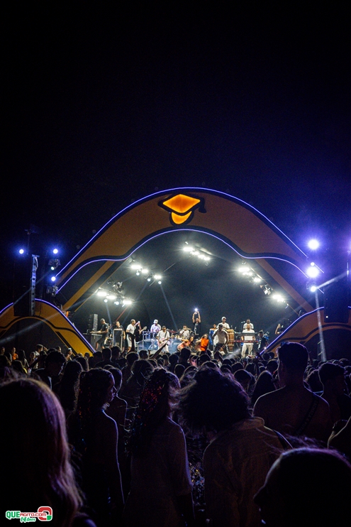 PAPAZONI 03-07-24 (227) Papazoni explodiu! Em plena quarta-feira mais de 5 mil pessoas no show da banda em Porto Seguro 220