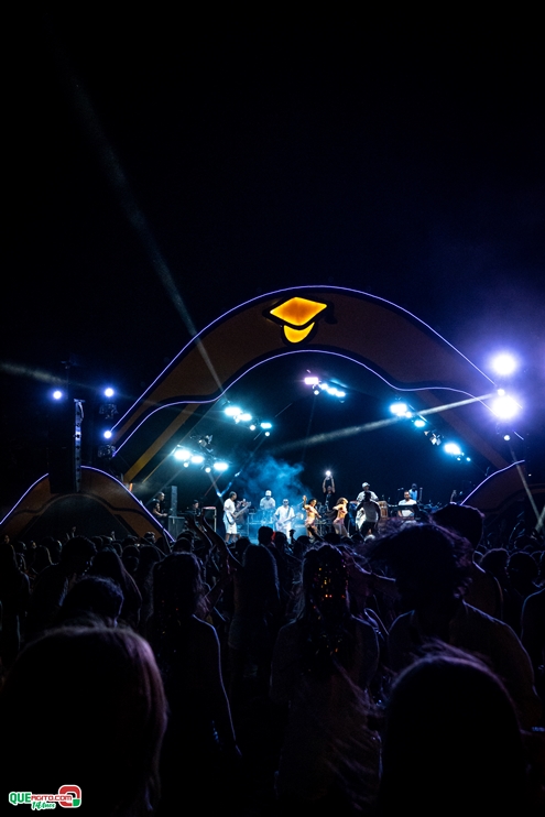 PAPAZONI 03-07-24 (228) Papazoni explodiu! Em plena quarta-feira mais de 5 mil pessoas no show da banda em Porto Seguro 221