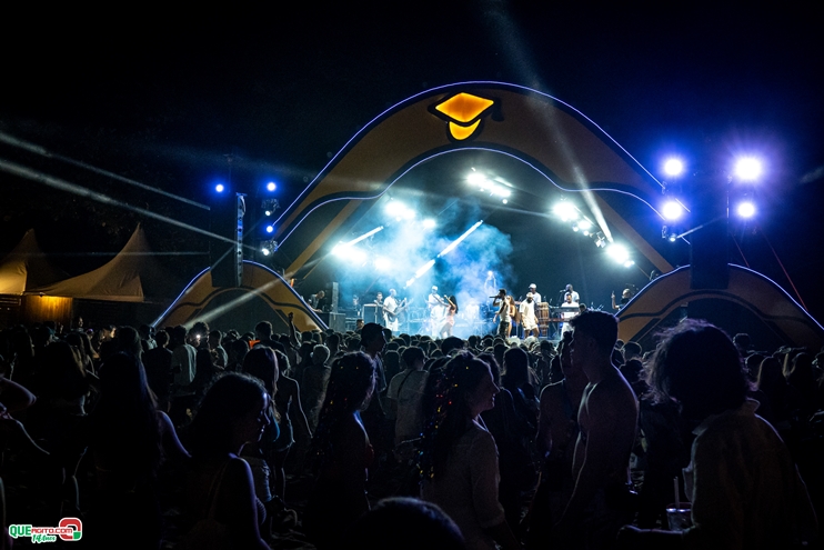 PAPAZONI 03-07-24 (229) Papazoni explodiu! Em plena quarta-feira mais de 5 mil pessoas no show da banda em Porto Seguro 222