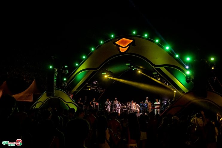 PAPAZONI 03-07-24 (231) Papazoni explodiu! Em plena quarta-feira mais de 5 mil pessoas no show da banda em Porto Seguro 224