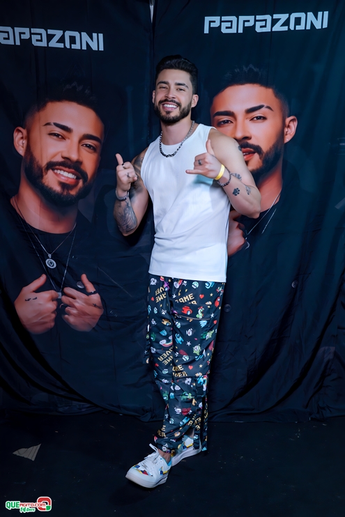 PAPAZONI 03-07-24 (25) Papazoni explodiu! Em plena quarta-feira mais de 5 mil pessoas no show da banda em Porto Seguro 31