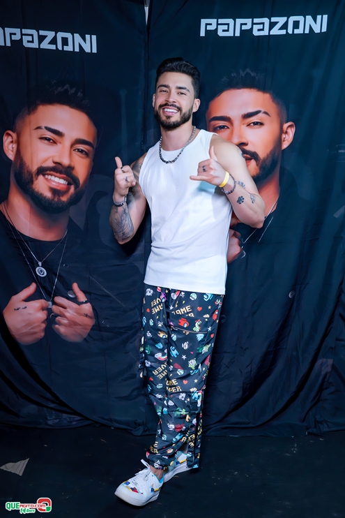 PAPAZONI 03-07-24 (27) Papazoni explodiu! Em plena quarta-feira mais de 5 mil pessoas no show da banda em Porto Seguro 33