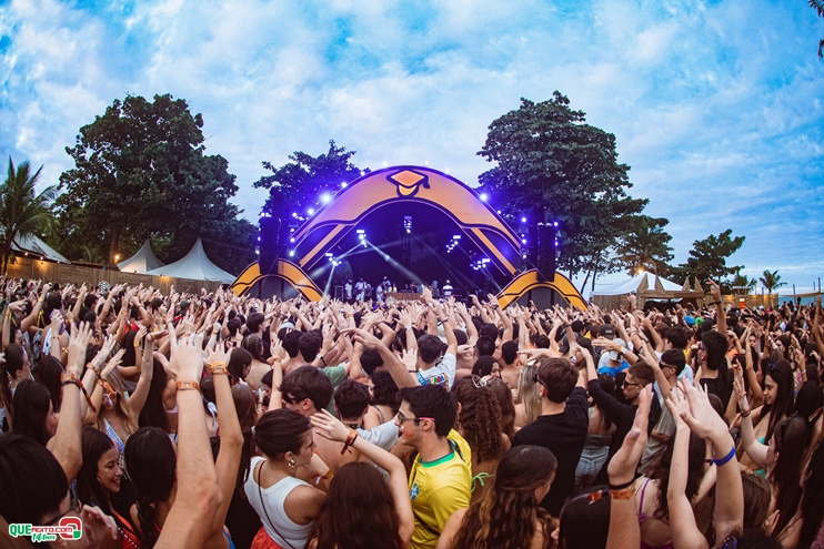 PAPAZONI 03-07-24 (58) Papazoni explodiu! Em plena quarta-feira mais de 5 mil pessoas no show da banda em Porto Seguro 62