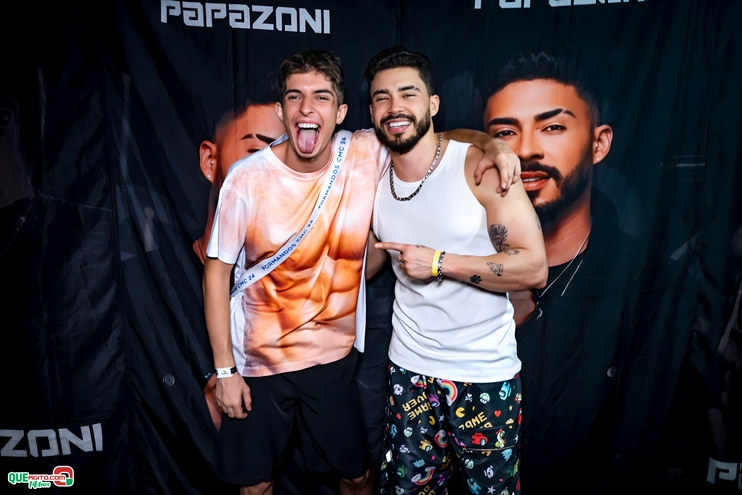 PAPAZONI 03-07-24 (6) Papazoni explodiu! Em plena quarta-feira mais de 5 mil pessoas no show da banda em Porto Seguro 13