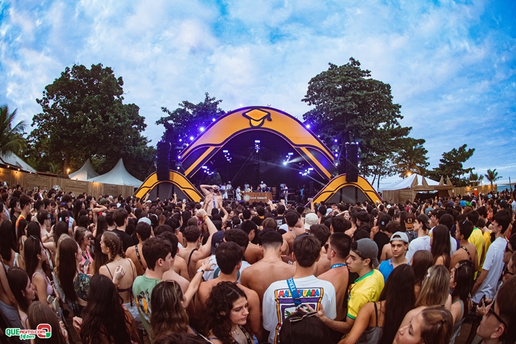 PAPAZONI 03-07-24 (60) Papazoni explodiu! Em plena quarta-feira mais de 5 mil pessoas no show da banda em Porto Seguro 63