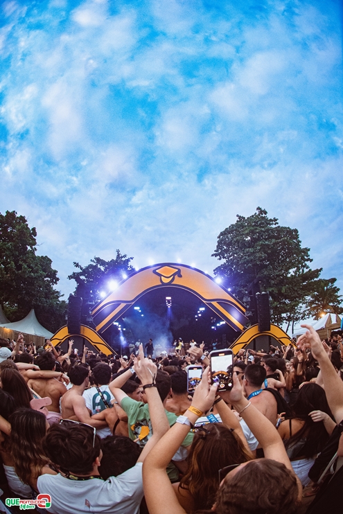 PAPAZONI 03-07-24 (62) Papazoni explodiu! Em plena quarta-feira mais de 5 mil pessoas no show da banda em Porto Seguro 64