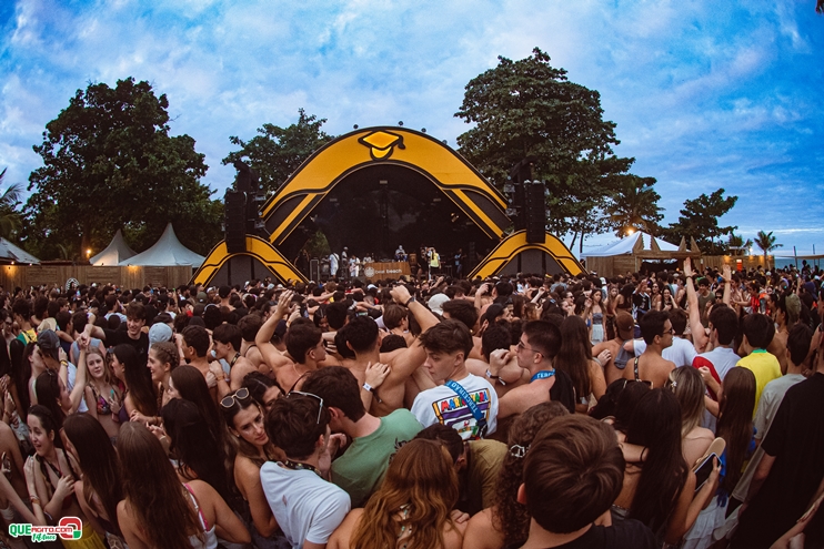 PAPAZONI 03-07-24 (63) Papazoni explodiu! Em plena quarta-feira mais de 5 mil pessoas no show da banda em Porto Seguro 65