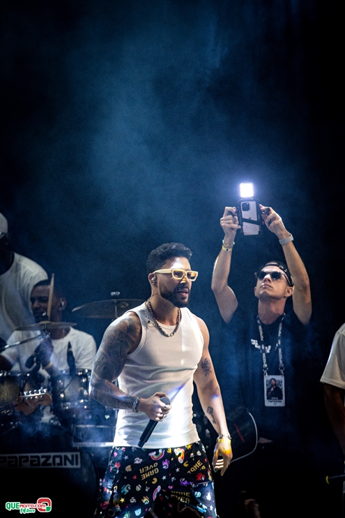 PAPAZONI 03-07-24 (89) Papazoni explodiu! Em plena quarta-feira mais de 5 mil pessoas no show da banda em Porto Seguro 83