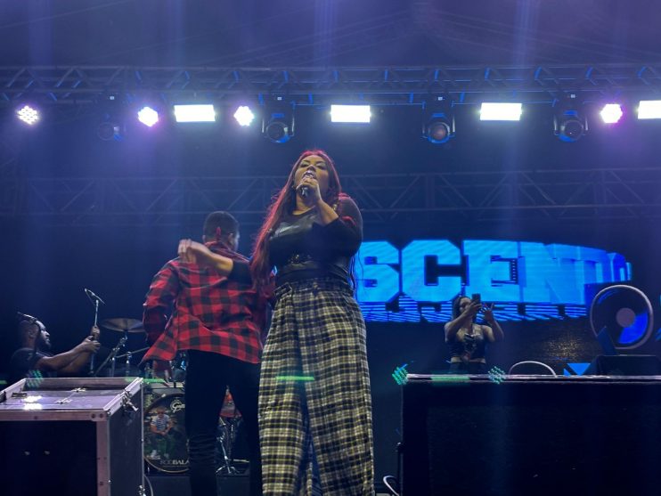 Xandy Harmonia arrasta multidão na Vila do Forró em Eunápolis 30