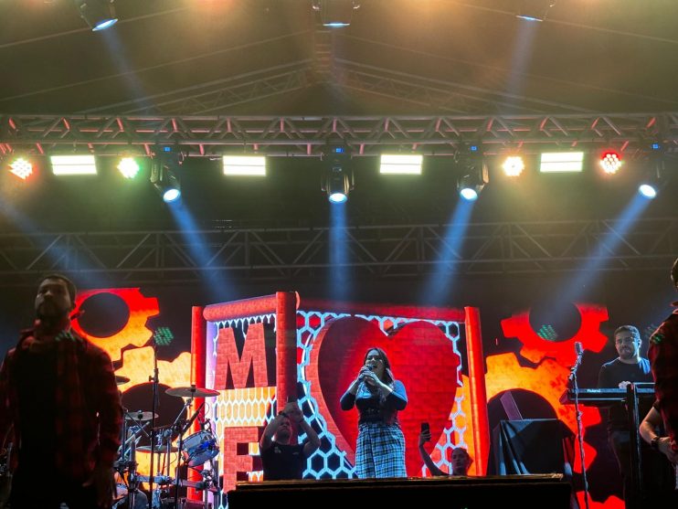Xandy Harmonia arrasta multidão na Vila do Forró em Eunápolis 31