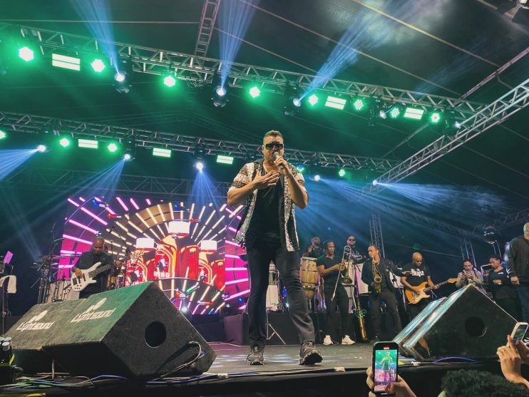 Xandy Harmonia arrasta multidão na Vila do Forró em Eunápolis 26