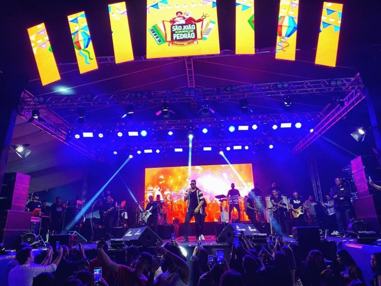 Xandy Harmonia arrasta multidão na Vila do Forró em Eunápolis 25