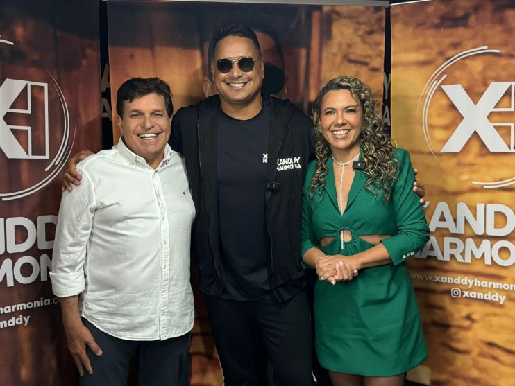 Xandy Harmonia arrasta multidão na Vila do Forró em Eunápolis 12