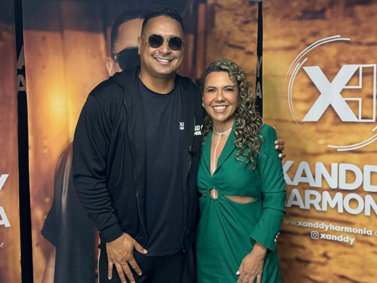 Xandy Harmonia arrasta multidão na Vila do Forró em Eunápolis 11