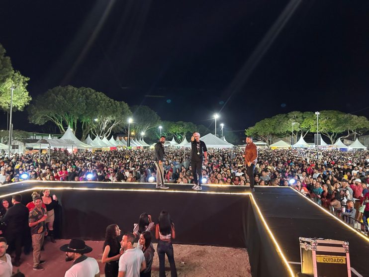 FECHOU COM CHAVE DE OURO: Segundo dia de Vila do Forró no Centauro reúne milhares de pessoas nos shows de Netto Brito, Silfarley e Larissa Gomes 50