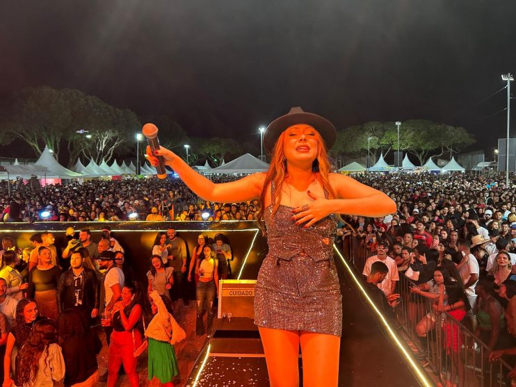 FECHOU COM CHAVE DE OURO: Segundo dia de Vila do Forró no Centauro reúne milhares de pessoas nos shows de Netto Brito, Silfarley e Larissa Gomes 47