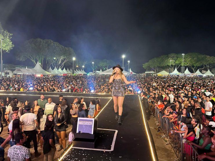 FECHOU COM CHAVE DE OURO: Segundo dia de Vila do Forró no Centauro reúne milhares de pessoas nos shows de Netto Brito, Silfarley e Larissa Gomes 45