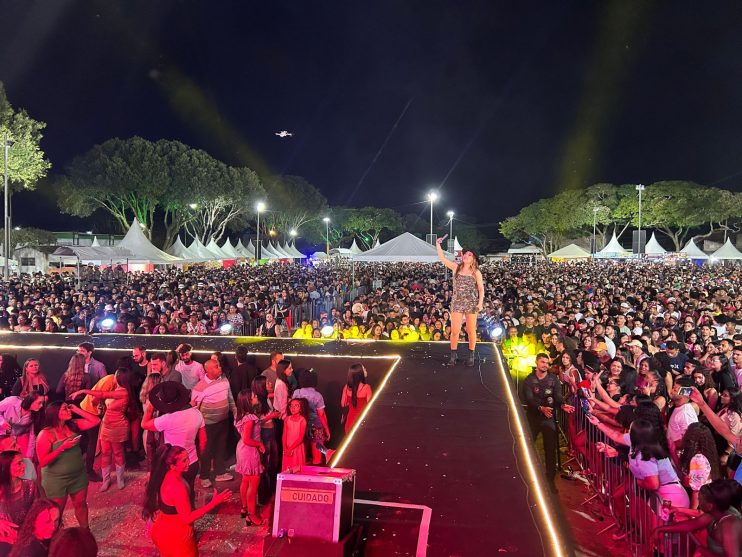 FECHOU COM CHAVE DE OURO: Segundo dia de Vila do Forró no Centauro reúne milhares de pessoas nos shows de Netto Brito, Silfarley e Larissa Gomes 44