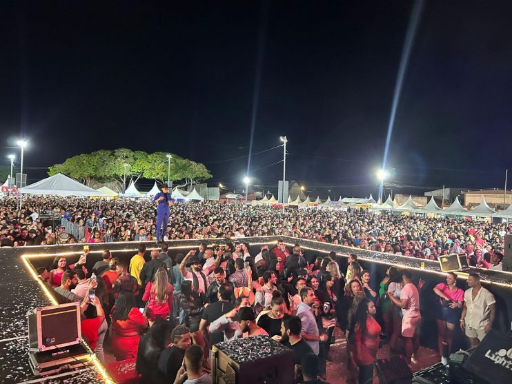 FECHOU COM CHAVE DE OURO: Segundo dia de Vila do Forró no Centauro reúne milhares de pessoas nos shows de Netto Brito, Silfarley e Larissa Gomes 38