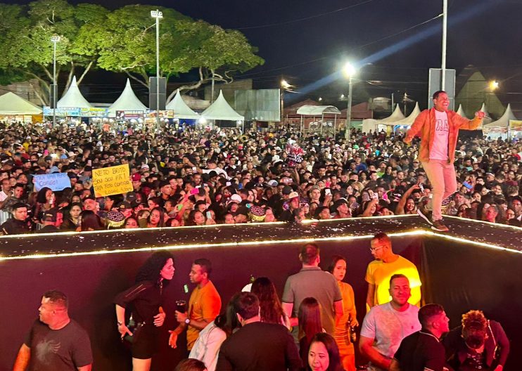 FECHOU COM CHAVE DE OURO: Segundo dia de Vila do Forró no Centauro reúne milhares de pessoas nos shows de Netto Brito, Silfarley e Larissa Gomes 35