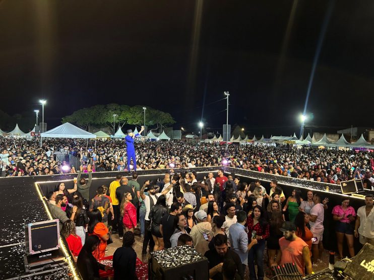 FECHOU COM CHAVE DE OURO: Segundo dia de Vila do Forró no Centauro reúne milhares de pessoas nos shows de Netto Brito, Silfarley e Larissa Gomes 36