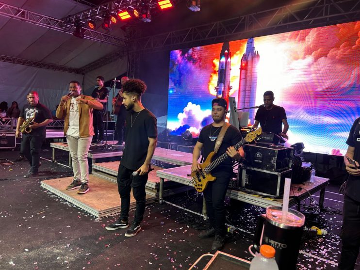 FECHOU COM CHAVE DE OURO: Segundo dia de Vila do Forró no Centauro reúne milhares de pessoas nos shows de Netto Brito, Silfarley e Larissa Gomes 34