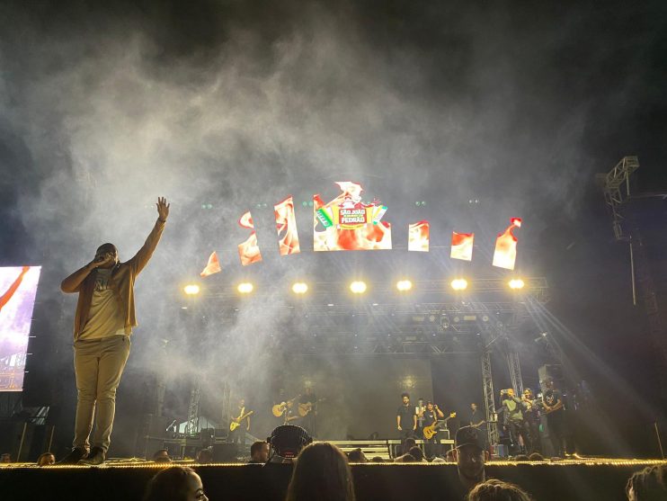FECHOU COM CHAVE DE OURO: Segundo dia de Vila do Forró no Centauro reúne milhares de pessoas nos shows de Netto Brito, Silfarley e Larissa Gomes 30