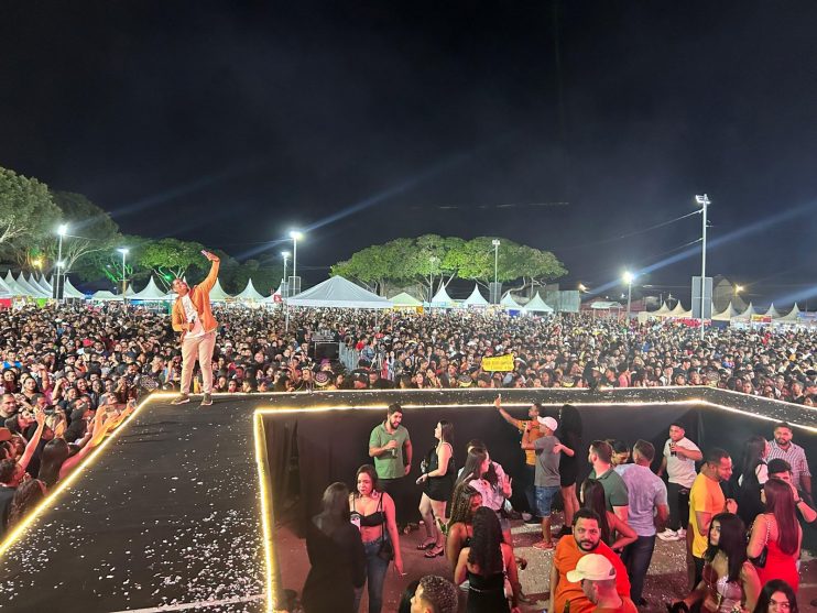FECHOU COM CHAVE DE OURO: Segundo dia de Vila do Forró no Centauro reúne milhares de pessoas nos shows de Netto Brito, Silfarley e Larissa Gomes 31