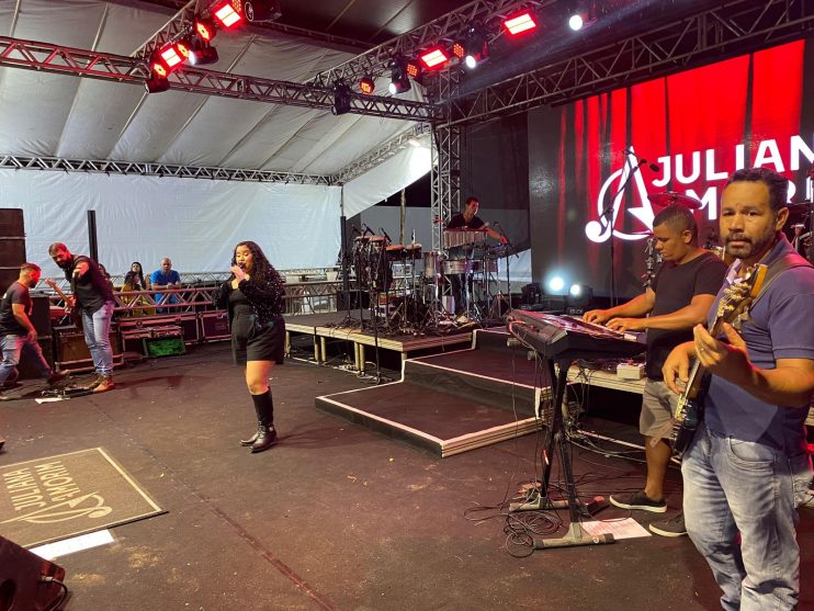 FECHOU COM CHAVE DE OURO: Segundo dia de Vila do Forró no Centauro reúne milhares de pessoas nos shows de Netto Brito, Silfarley e Larissa Gomes 25