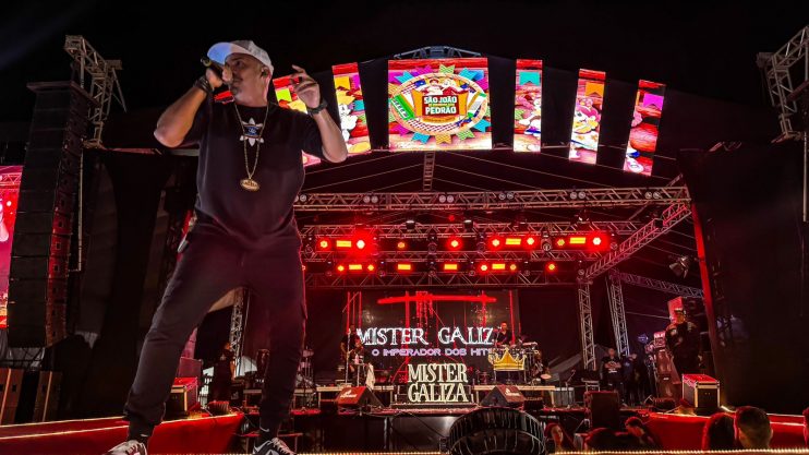 FECHOU COM CHAVE DE OURO: Segundo dia de Vila do Forró no Centauro reúne milhares de pessoas nos shows de Netto Brito, Silfarley e Larissa Gomes 18