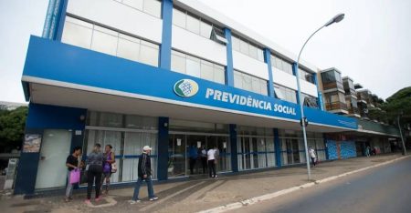 Servidores do INSS entram em greve por tempo indeterminado 11
