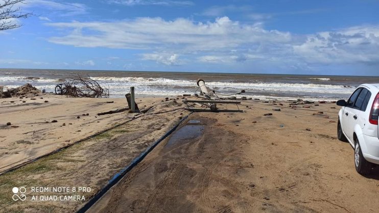 Maré alta causa destruição na Praia do Mar Moreno em Belmonte: Prejuízos para turismo e comércio Maré alta causa destruição na Praia do Mar Moreno em Belmonte: Prejuízos para turismo e comércio 4