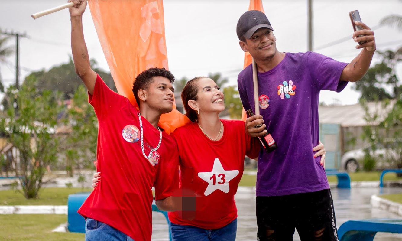 Candidato a Prefeito Professor Iszael lidera grande caminhada com centenas de apoiadores em Santa Cruz Cabrália 23