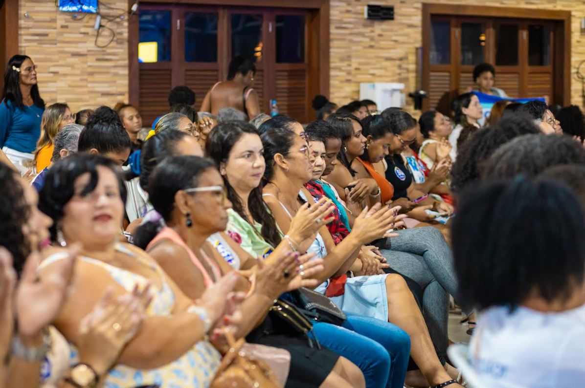 Centenas de mulheres se reúnem em apoio à candidatura de Cláudia à prefeita de Porto Seguro 7