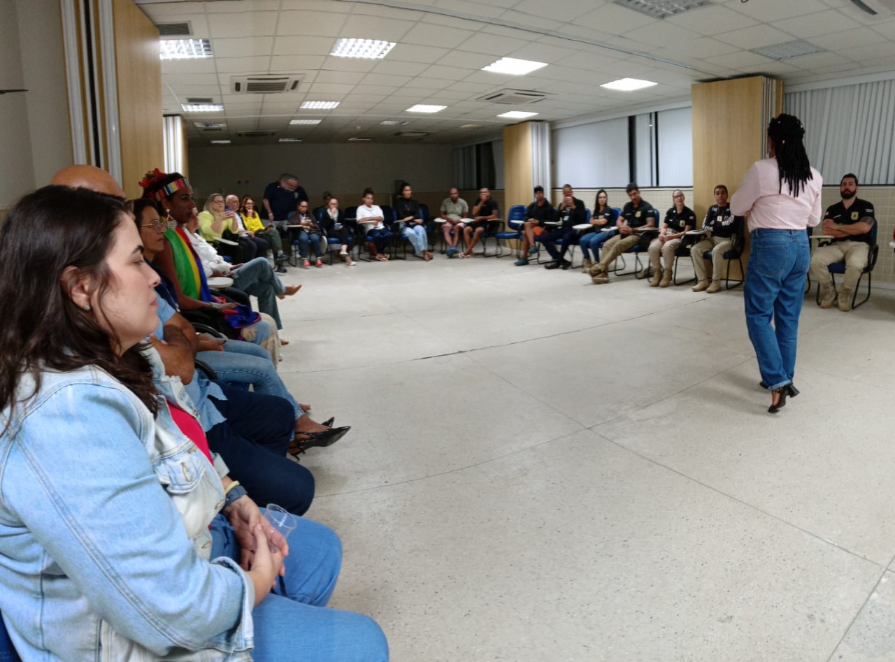 Seminário Turistas LGBT+ visa qualificação para negócios em Porto Seguro 18