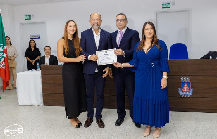 WhatsApp Image 2024-12-17 at 18.27.32 Robério Oliveira e Pastor Bené são diplomados em Eunápolis: "O trabalho está de volta e começa agora", declara prefeito 110