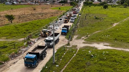 Nova gestão: grande ação de recolhimento de entulhos marca o início da regularização dos serviços de limpeza em Eunápolis 4