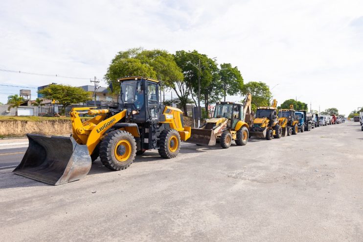 Nova gestão: grande ação de recolhimento de entulhos marca o início da regularização dos serviços de limpeza em Eunápolis 9