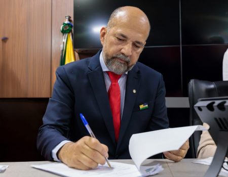 Prefeitura de Eunápolis quita salários da Saúde não pagos pela gestão anterior 5
