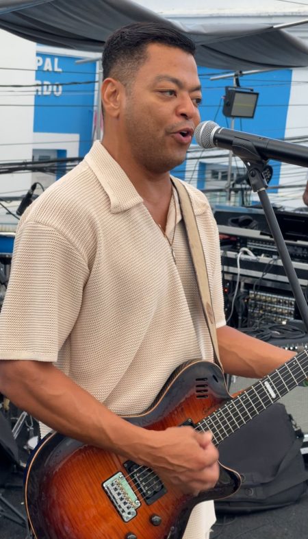 Ao som de grandes hits, Dan Miranda agita foliões durante a Festa da Virada em São Felipe 13