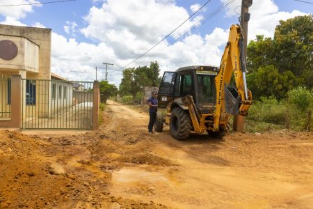 Prefeitura inicia recuperação das estradas da zona rural de Eunápolis 9
