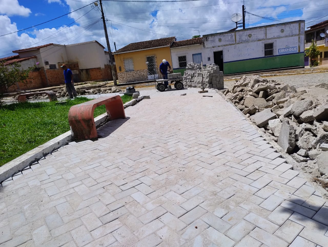 Prefeitura de Eunápolis requalifica praça de Mundo Novo 6