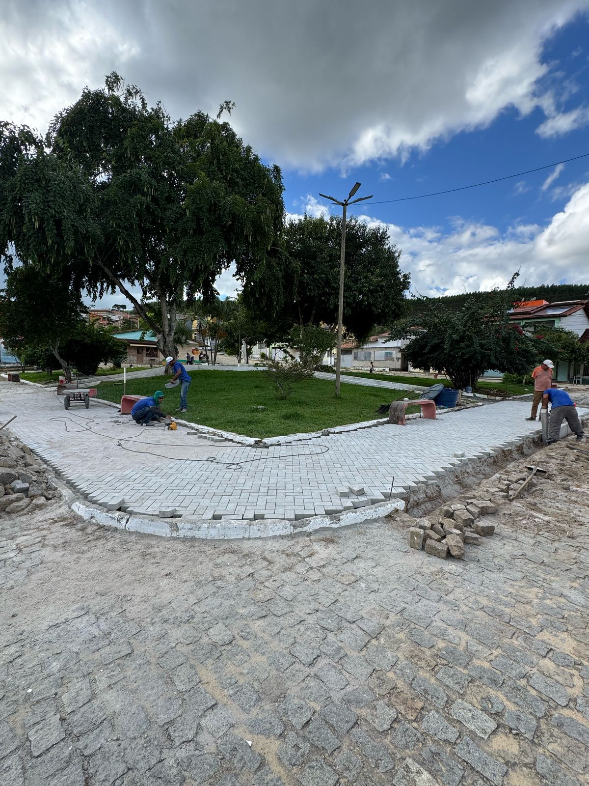 Prefeitura de Eunápolis requalifica praça de Mundo Novo 8
