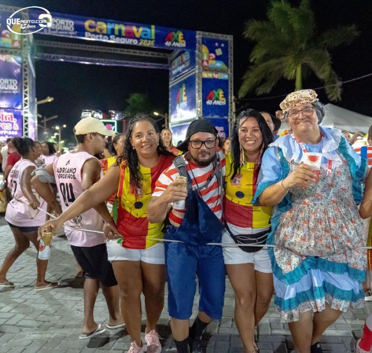 Sextou com muita folia nos corredores turísticos de Porto Seguro, Arraial d’Ajuda e Trancoso 22