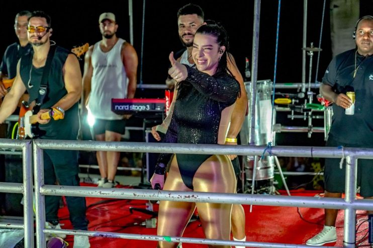 Tonho Matéria marca sábado de folia em Porto Seguro com o melhor do axé 17