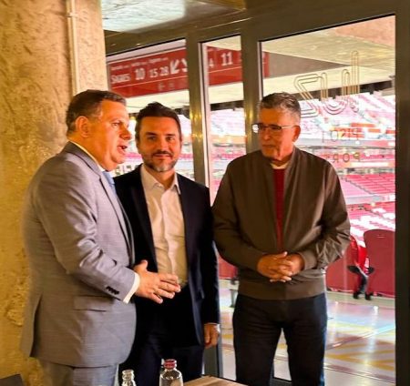 Prefeito Jânio Natal pleiteia investimentos para Porto Seguro em encontro com ministro do Turismo na BTL 15