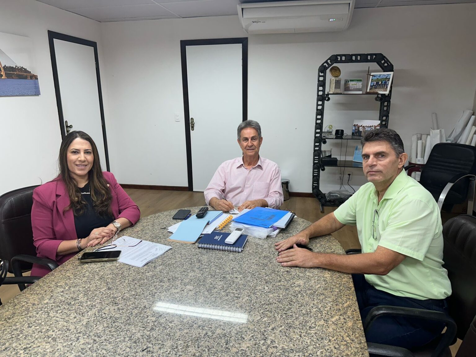 Deputada Cláudia Oliveira busca melhorias para saúde e infraestrutura na região 9