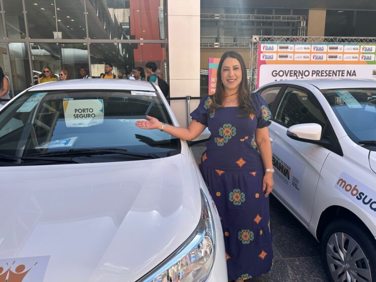 Deputada Cláudia Oliveira recebe veículo para o Centro POP de Porto Seguro 4