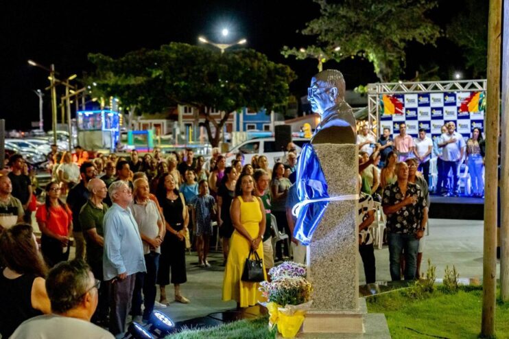PERSONALIDADE: Raimundo Costa é homenageado com monumento em praça que leva seu nome 15