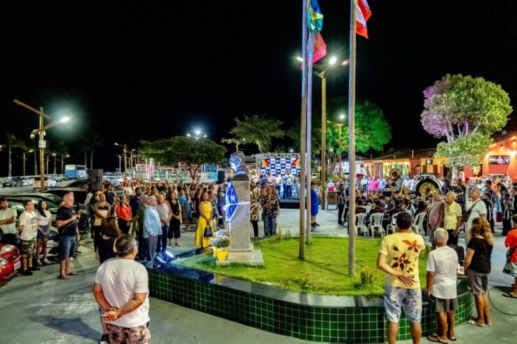 PERSONALIDADE: Raimundo Costa é homenageado com monumento em praça que leva seu nome 14